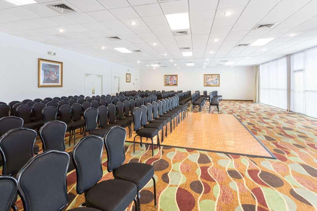Howard Johnson By Wyndham Lakeland Instalações foto